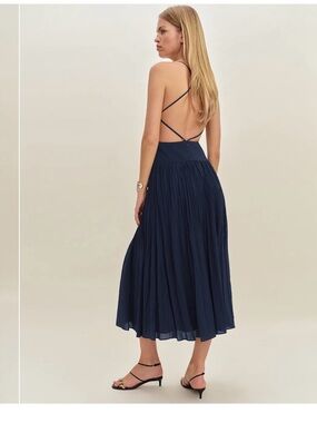 Reformation Perlette color midnight NWT sz 4